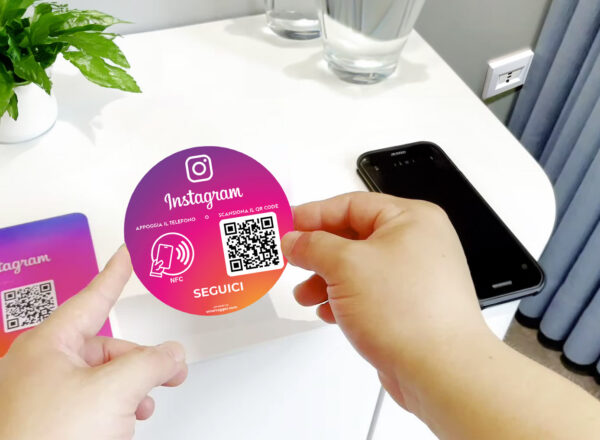 Adesivo Instagram 10x10cm – QR & NFC di contatti – iPhone & Android - immagine 4
