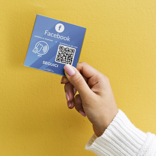 Placca 10x10cm per Facebook – QR Code & Contactless – iPhone & Android