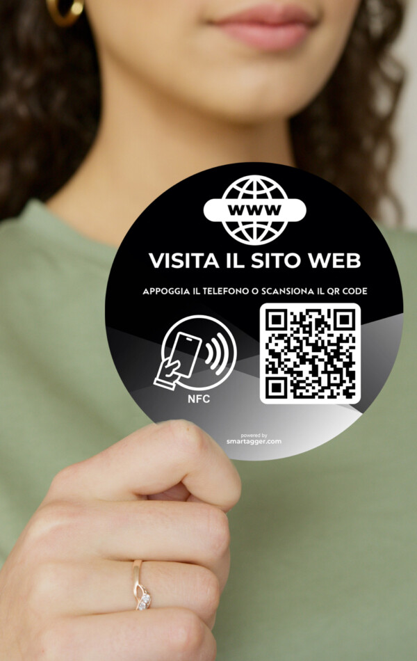 Adesivo Sito Web 10x10cm – QR & NFC – iPhone & Android